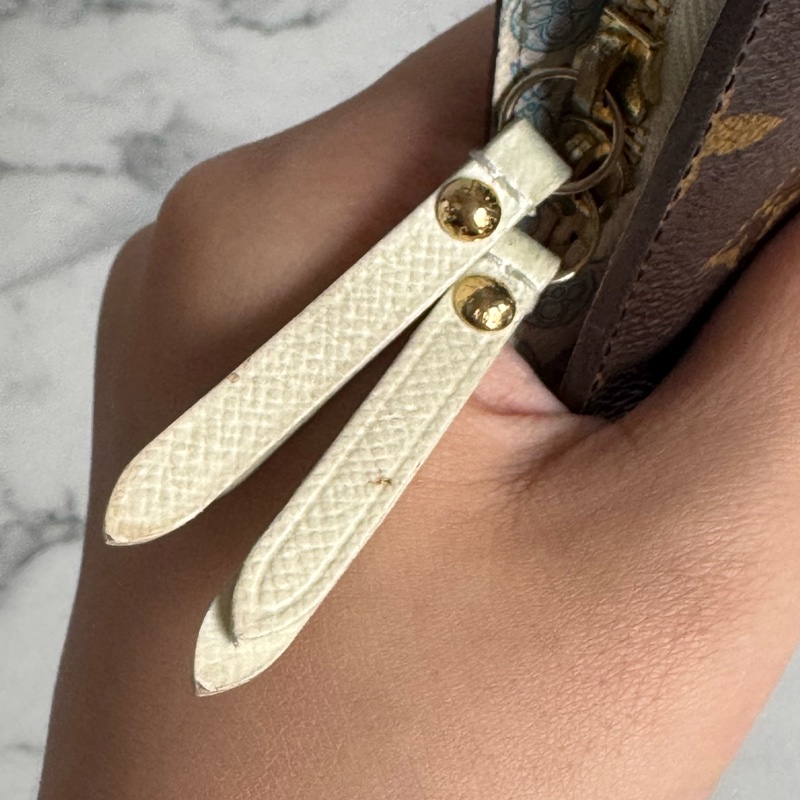 LV花紋內白/藍釦式短夾-6