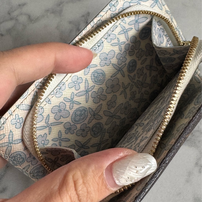 LV花紋內白/藍釦式短夾-14