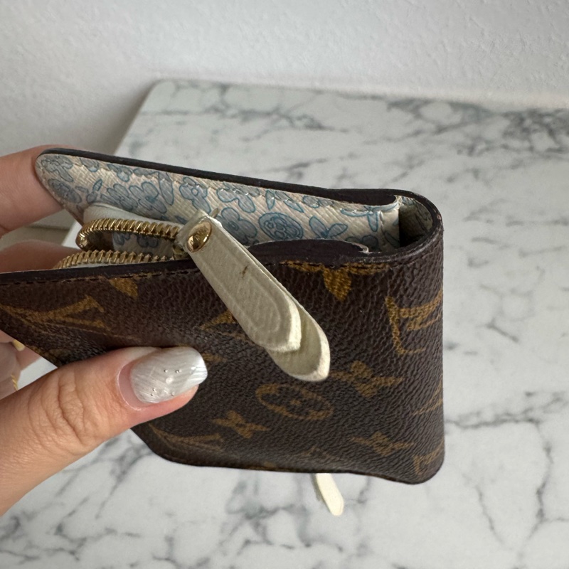 LV花紋內白/藍釦式短夾-18