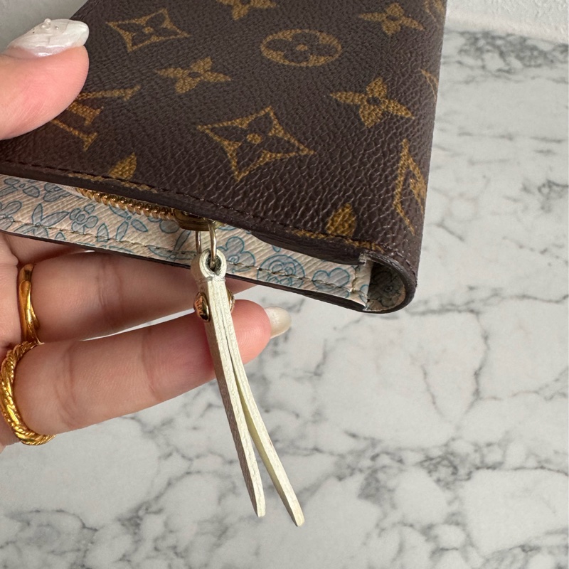 LV花紋內白/藍釦式短夾-21