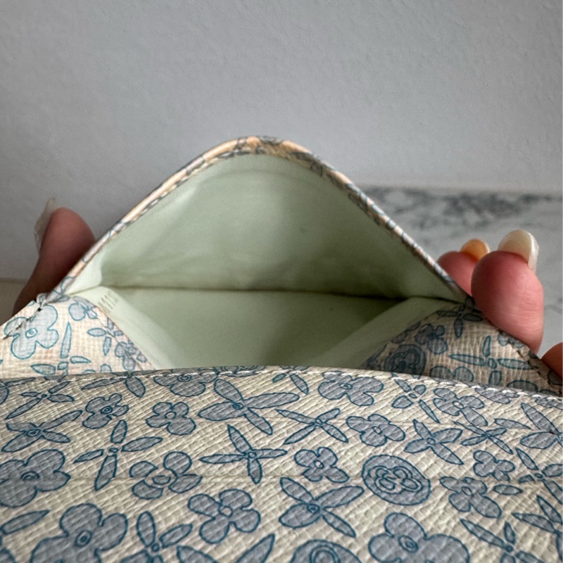 LV花紋內白/藍釦式短夾-34