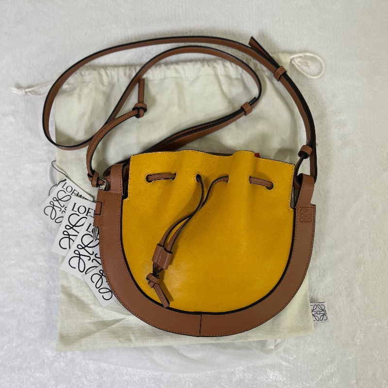 Loewe Horseshoe 小號馬蹄形水桶包單肩背-0