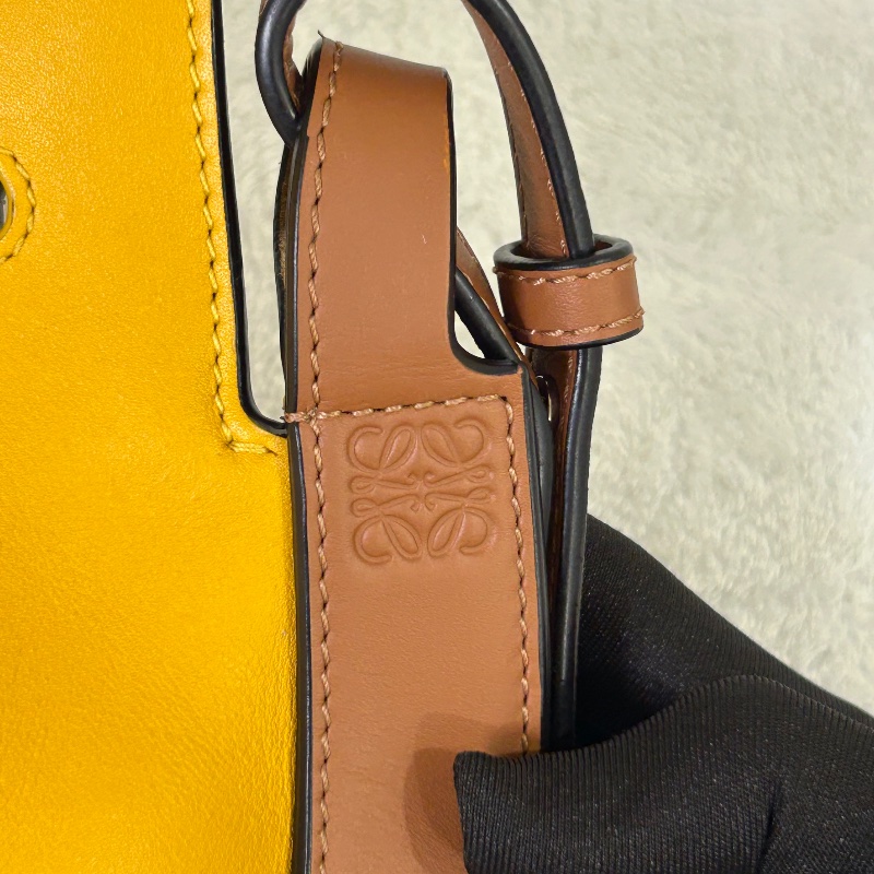 Loewe Horseshoe 小號馬蹄形水桶包單肩背-7