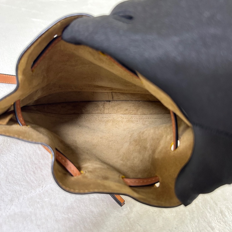 Loewe Horseshoe 小號馬蹄形水桶包單肩背-13