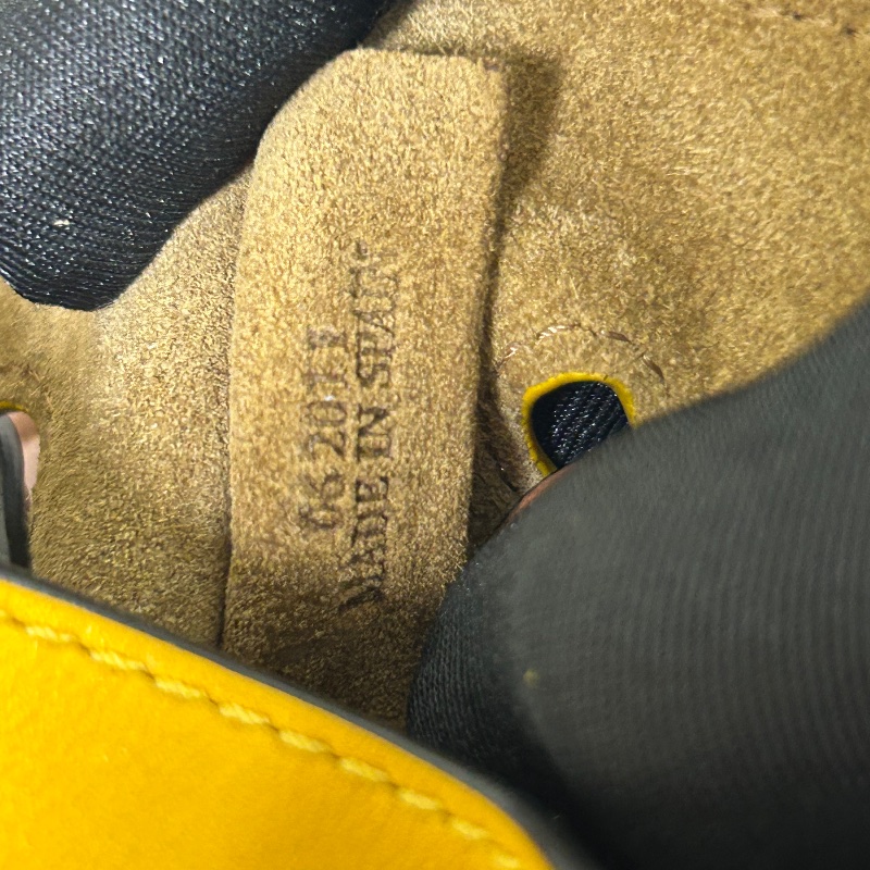 Loewe Horseshoe 小號馬蹄形水桶包單肩背-14