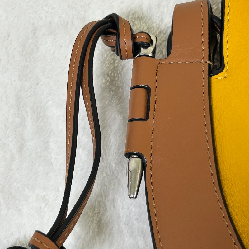 Loewe Horseshoe 小號馬蹄形水桶包單肩背-15