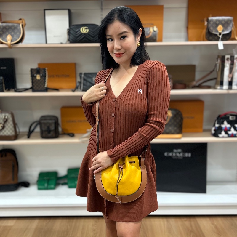 Loewe Horseshoe 小號馬蹄形水桶包單肩背-4