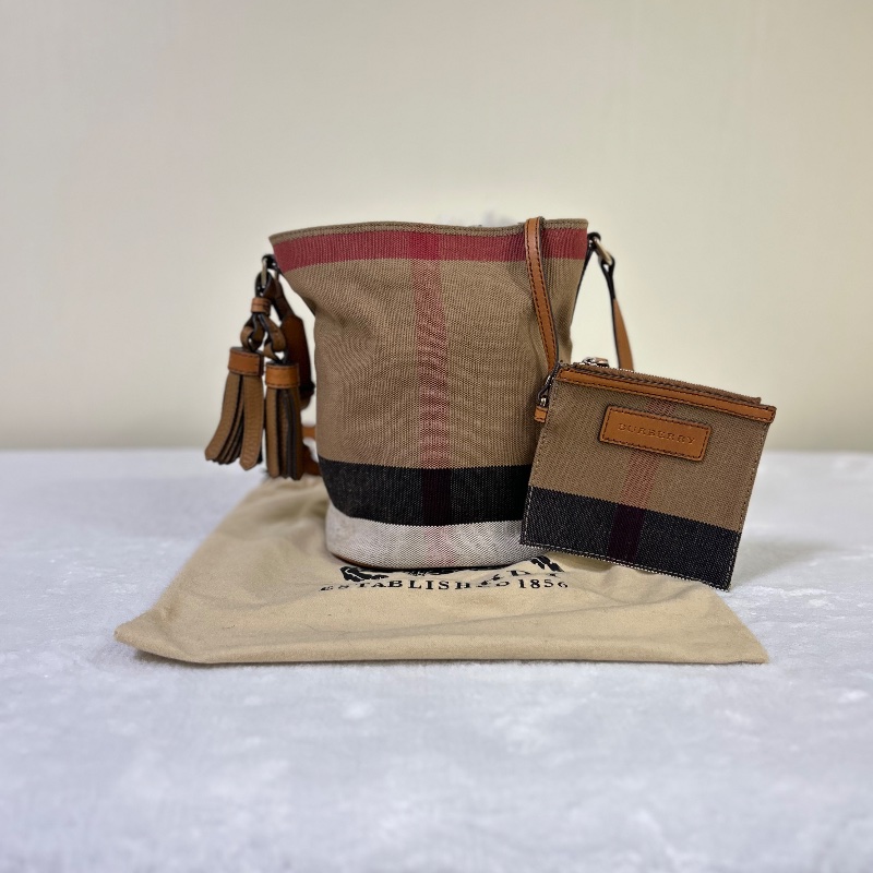Burberry Ashby 帆布格紋水桶包側背包-0