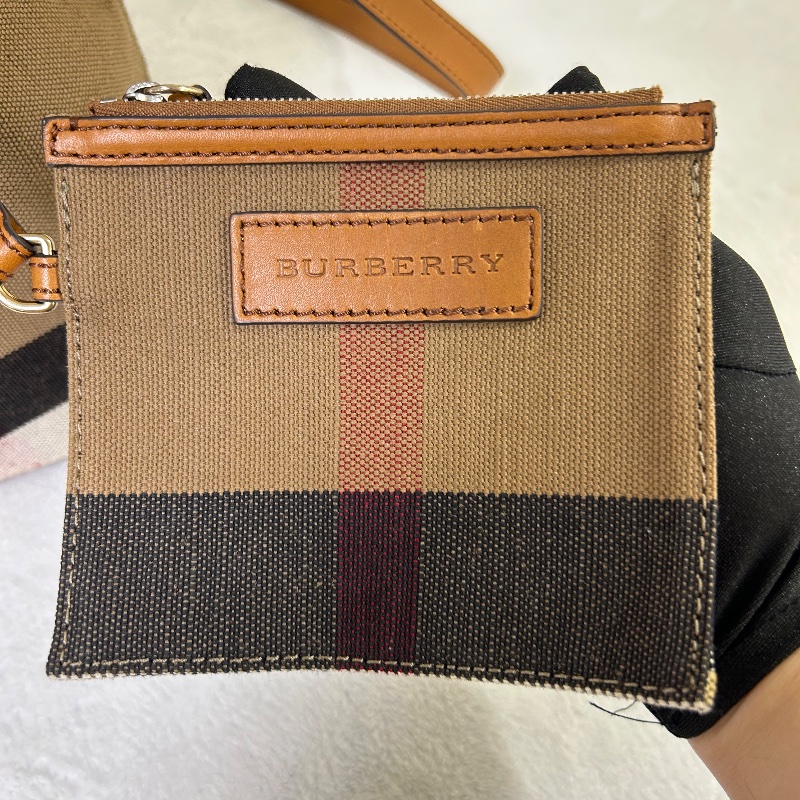 Burberry Ashby 帆布格紋水桶包側背包-8