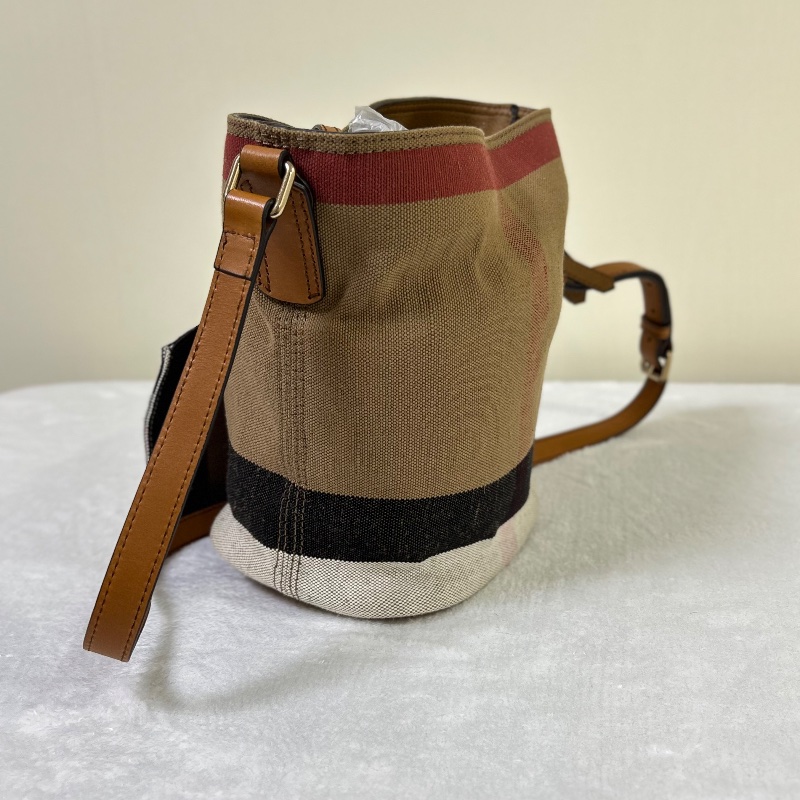 Burberry Ashby 帆布格紋水桶包側背包-10