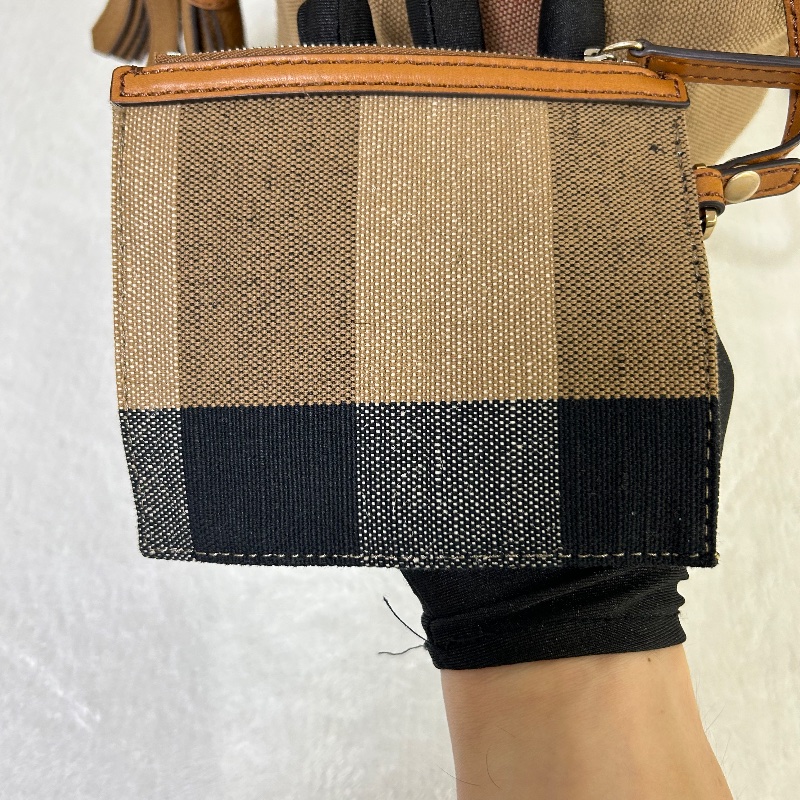 Burberry Ashby 帆布格紋水桶包側背包-11