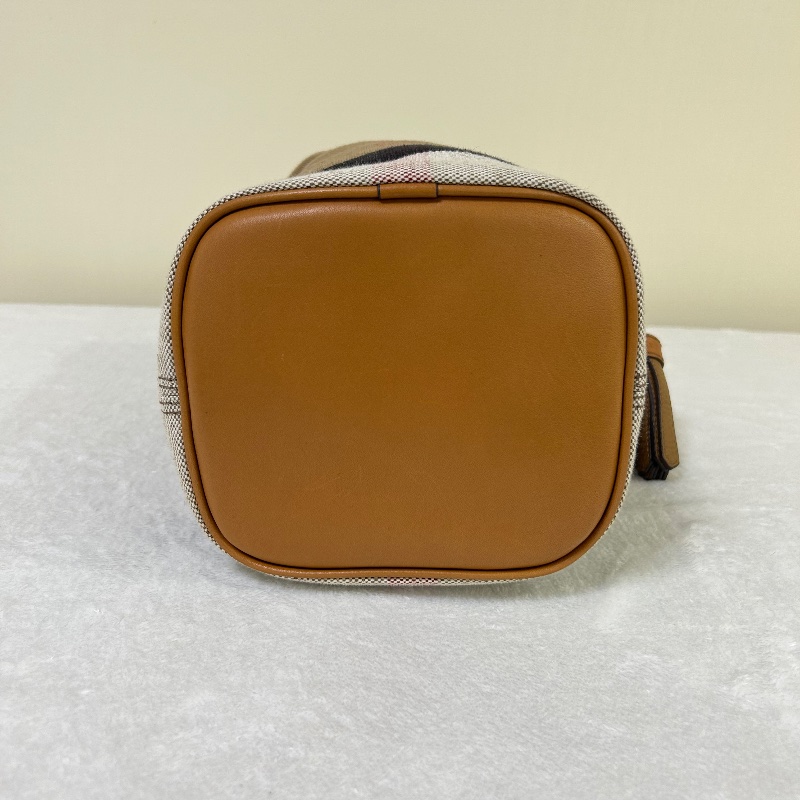 Burberry Ashby 帆布格紋水桶包側背包-13