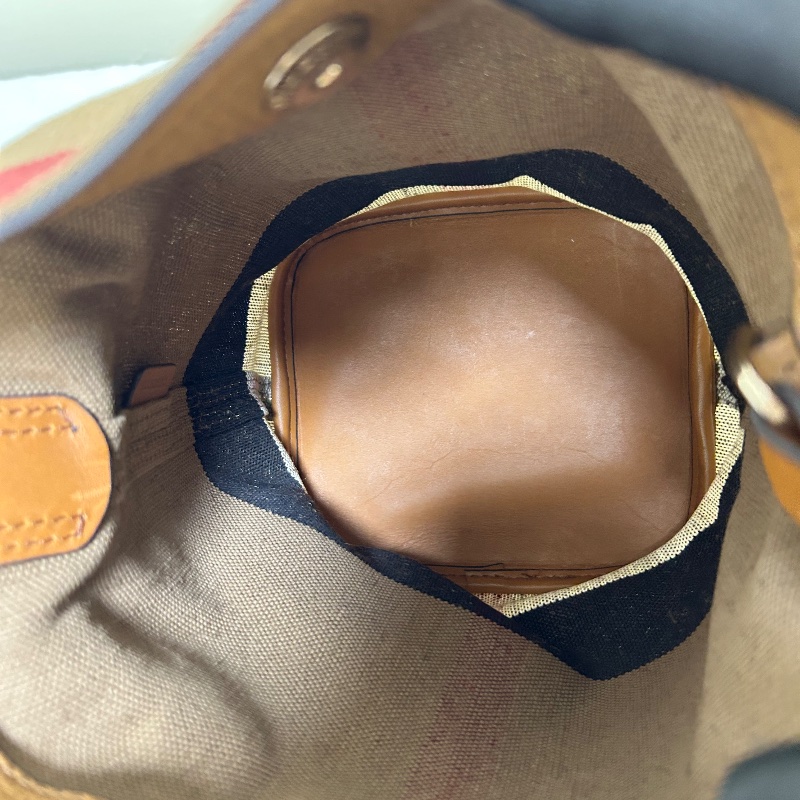 Burberry Ashby 帆布格紋水桶包側背包-19