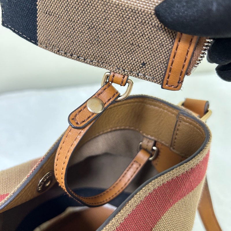 Burberry Ashby 帆布格紋水桶包側背包-21