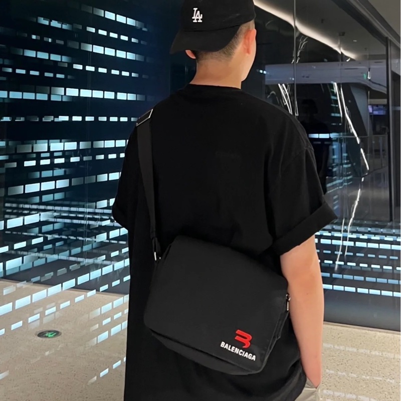 💗香緹國際精品💗 Balenciaga 巴黎世家 ｜ 帆布郵差包-1