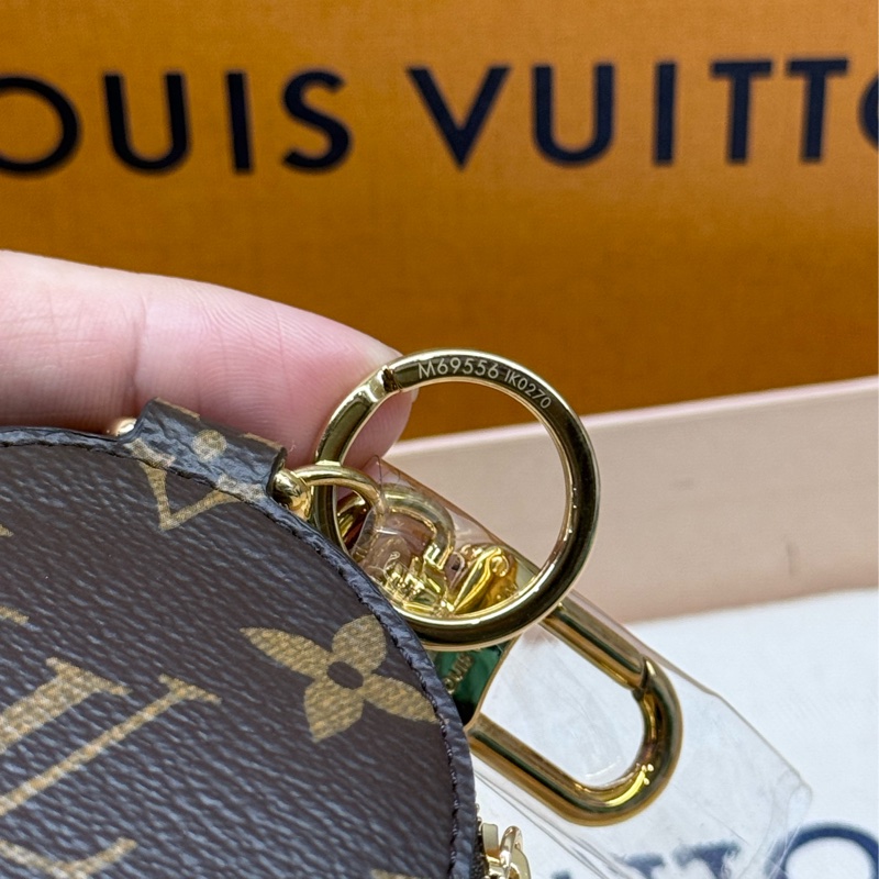 LV M69556  MULTI POCHETTE 掛繩鑰匙扣零錢包-16