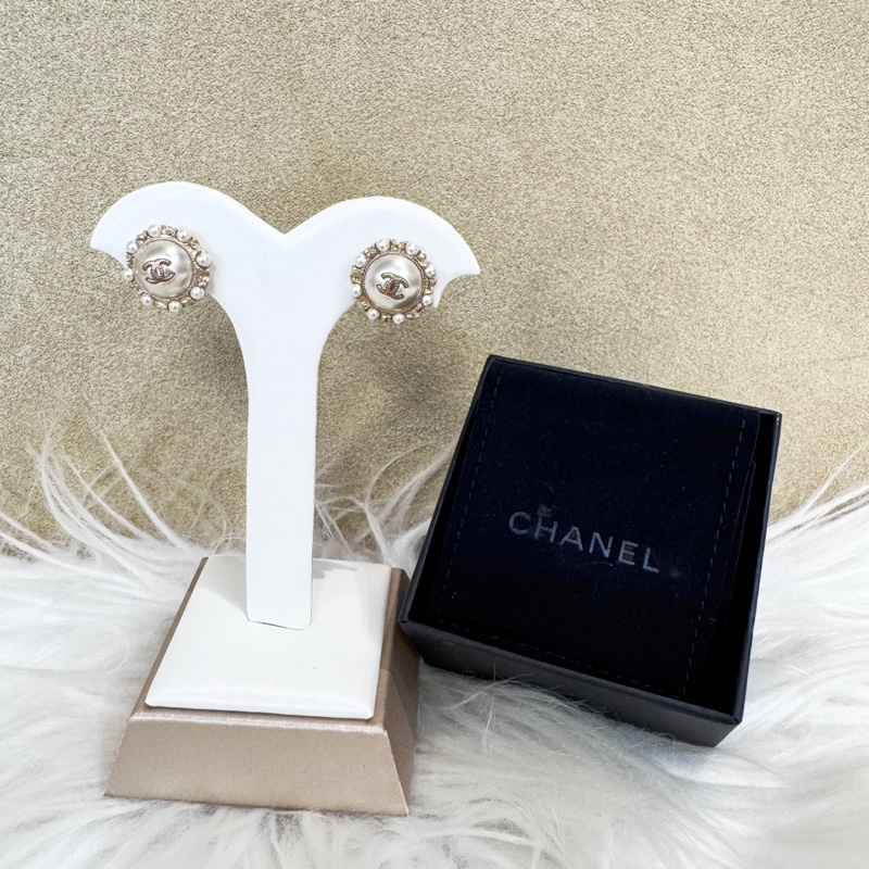 Chanel 灰白珍珠淡金針式耳環-0