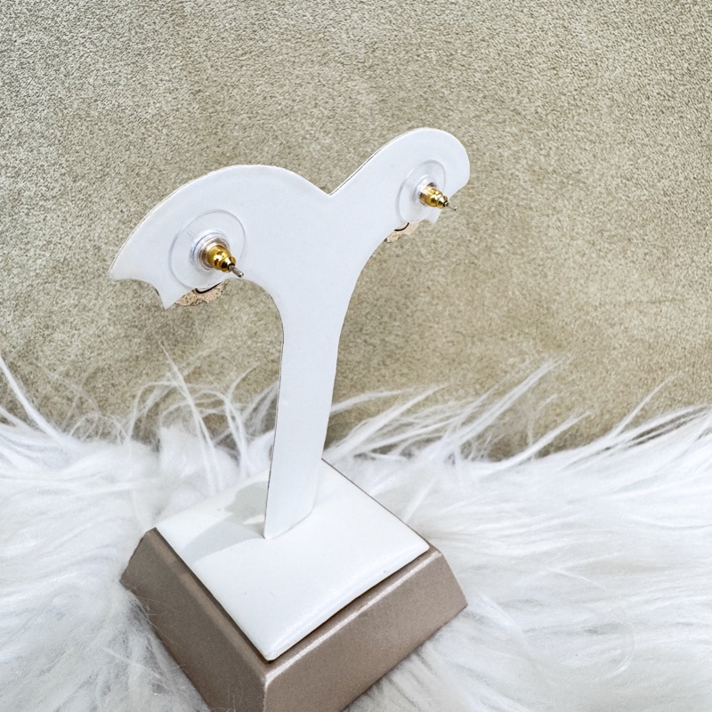 Chanel 灰白珍珠淡金針式耳環-1