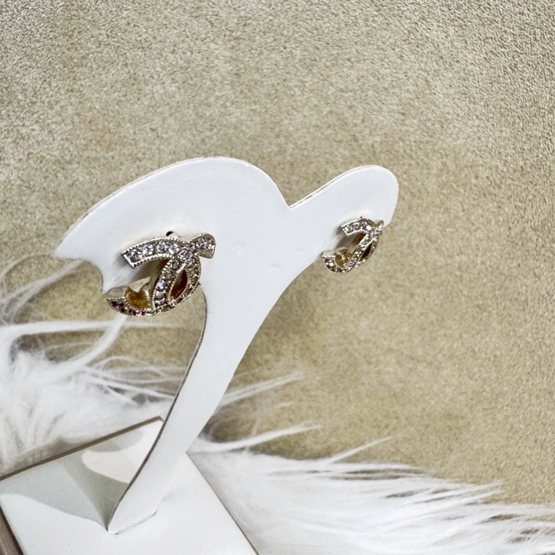 Chanel 金色滿鑽雙C針式耳環 近全新-2