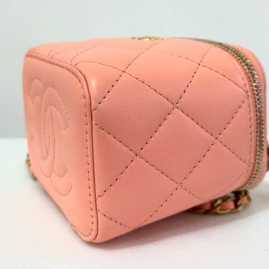 CHANEL鮭魚粉金球化妝斜背包-5