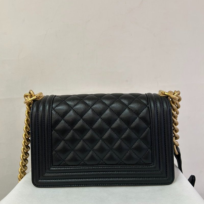 CHANEL BOY 黑荔枝金斜背包20cm-3