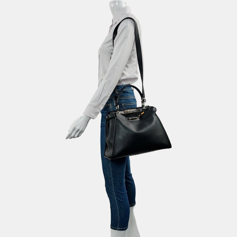 FENDI Peekaboo 中號 黑色牛皮單肩包 銀色五金 可拆卸肩帶-1