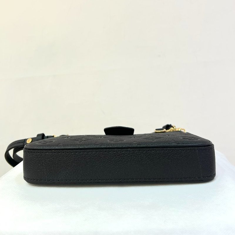 LV 黑壓紋腋下包(兩用)-4