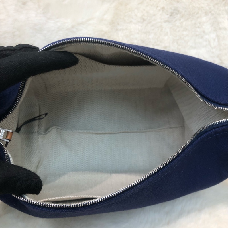 Hermes 藍色飯盒袋 (細) XB879-9