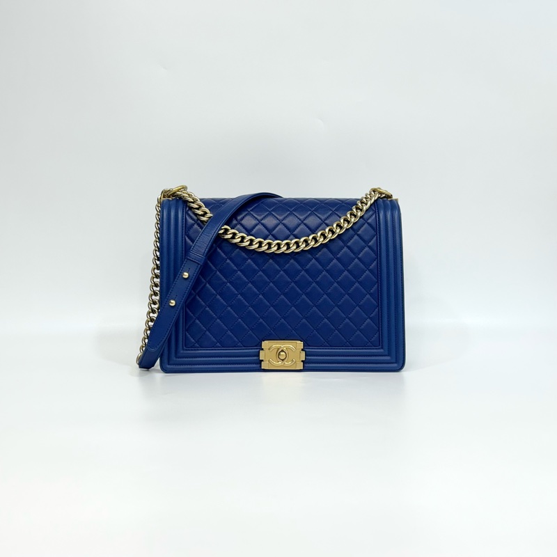 CHANEL深藍羊皮菱格紋金釦Boy30cmA67087-0