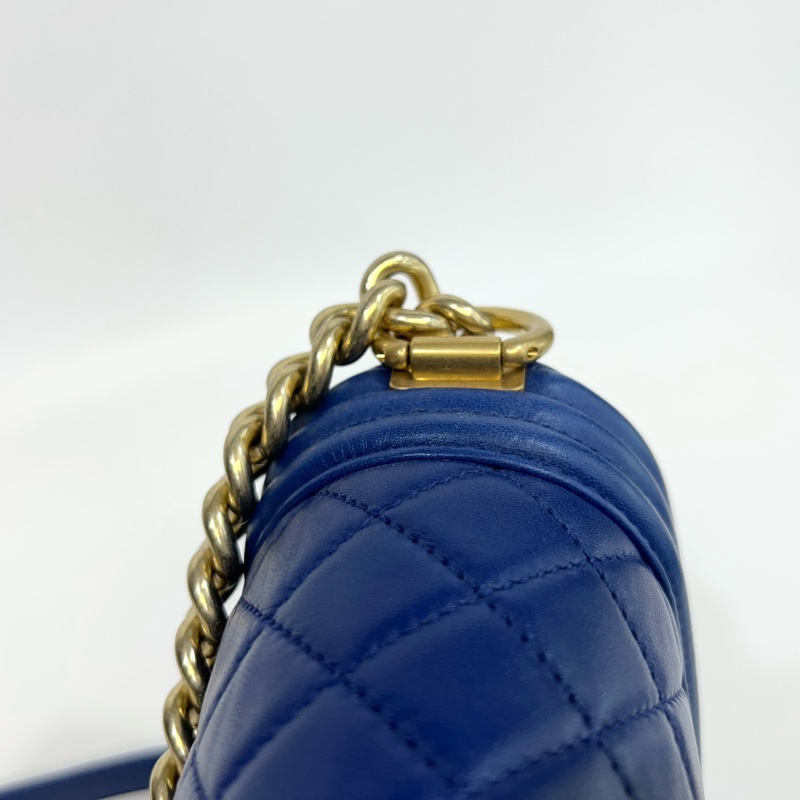 CHANEL深藍羊皮菱格紋金釦Boy30cmA67087-19