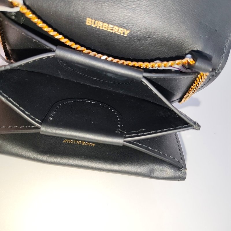 BURBERRY 黑色牛皮浮雕TB單肩包 金色五金 可拆卸肩帶-6