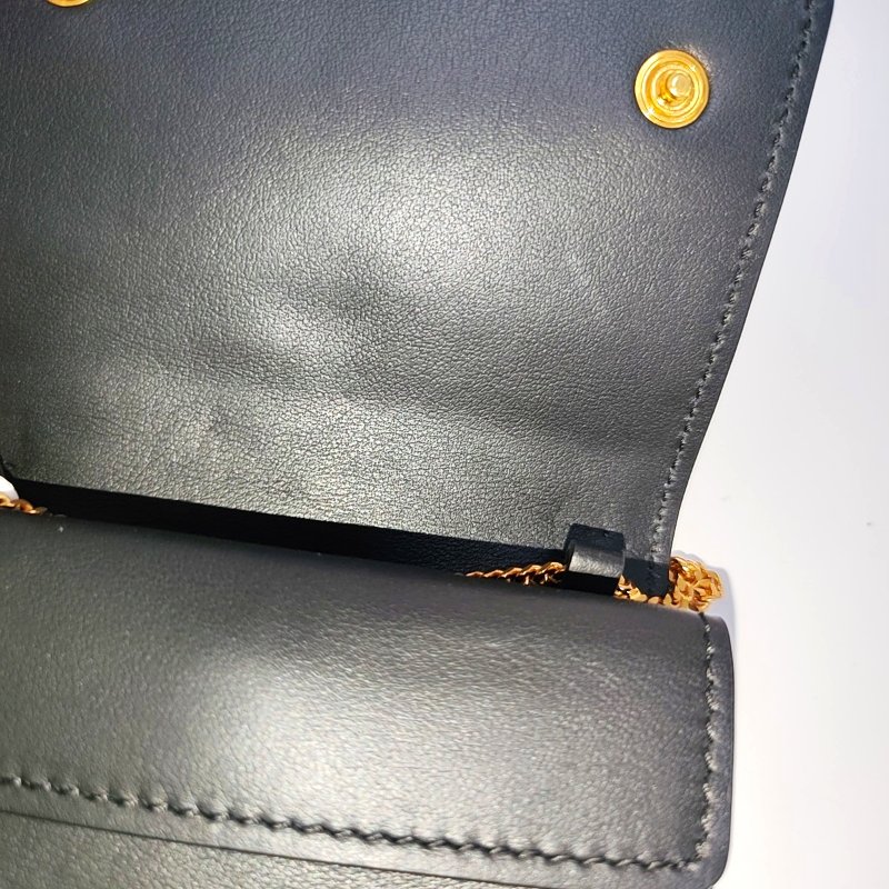 BURBERRY 黑色牛皮浮雕TB單肩包 金色五金 可拆卸肩帶-7