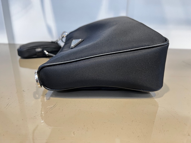 Prada 黑尼龍二合一斜背包-2