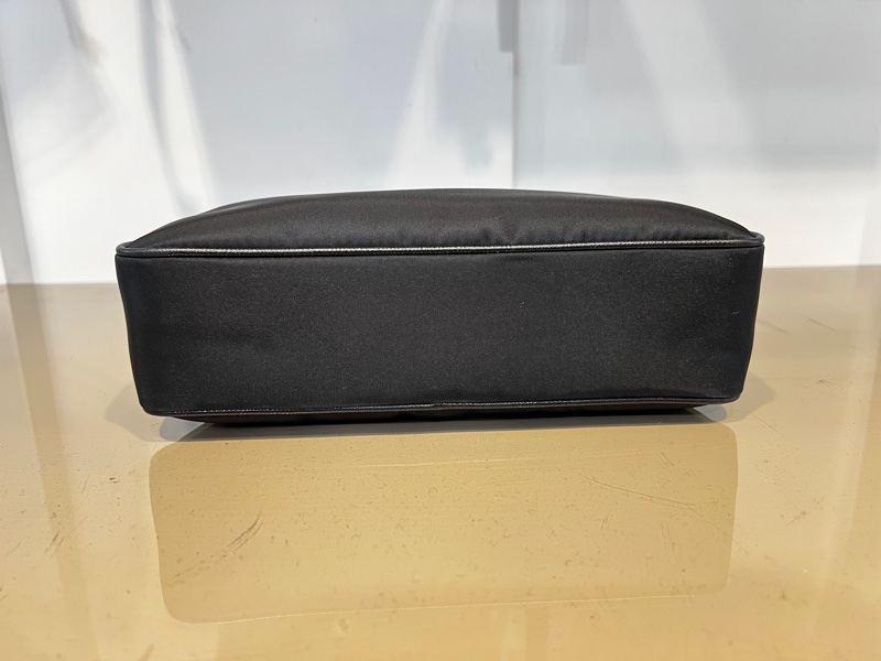 Prada 黑尼龍二合一斜背包-3