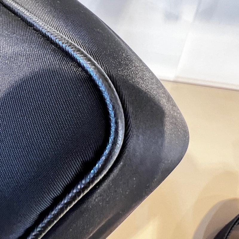 Prada 黑尼龍二合一斜背包-7