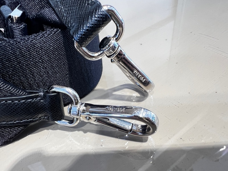 Prada 黑尼龍二合一斜背包-14