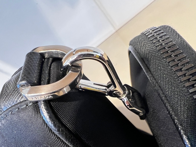 Prada 黑尼龍二合一斜背包-16