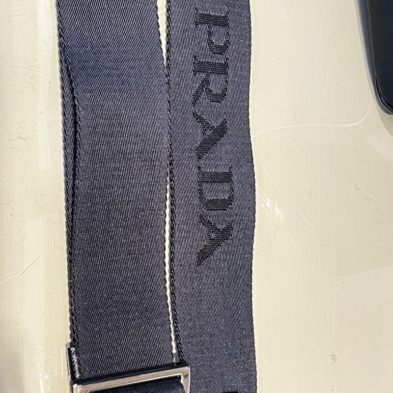 Prada 黑尼龍二合一斜背包-17