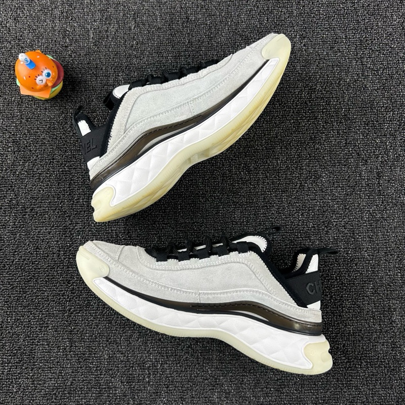 款式：Chanel香奈兒雙C運動鞋 尺碼：37 詳情：整體成色不錯 下地次數不多 經典雙C金扣設計-2