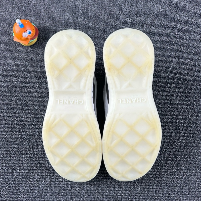 款式：Chanel香奈兒雙C運動鞋 尺碼：37 詳情：整體成色不錯 下地次數不多 經典雙C金扣設計-10