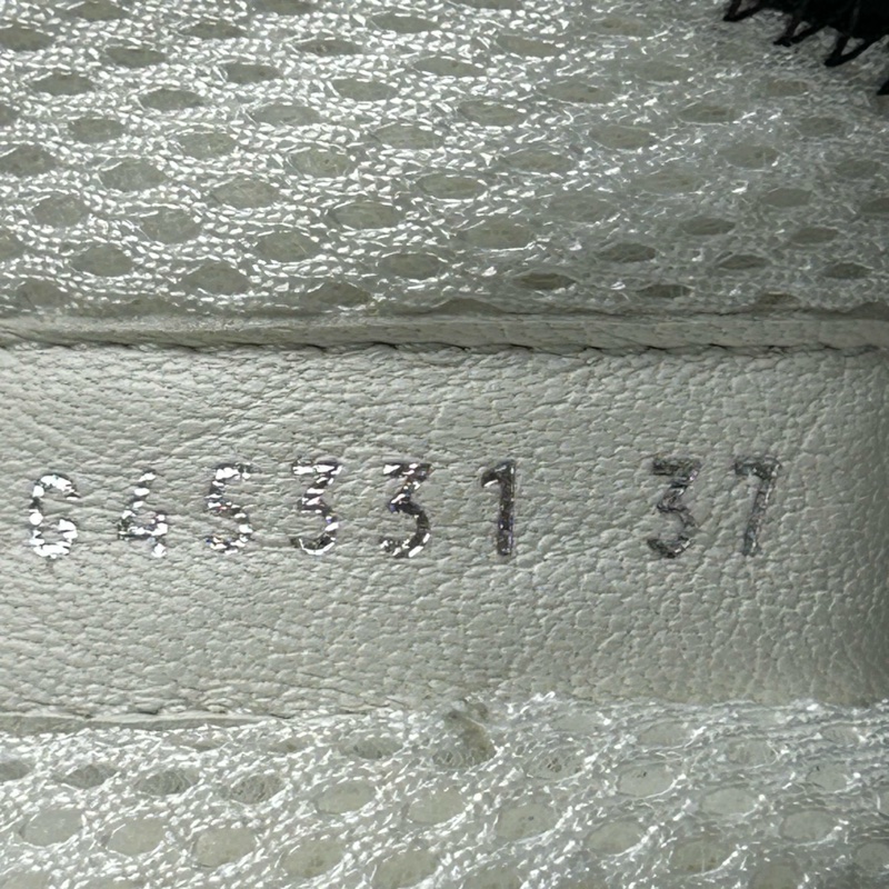 款式：Chanel香奈兒雙C運動鞋 尺碼：37 詳情：整體成色不錯 下地次數不多 經典雙C金扣設計-11