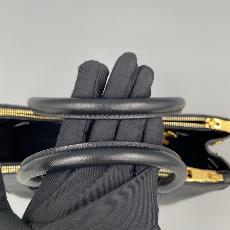 prada黑金殺手包-6