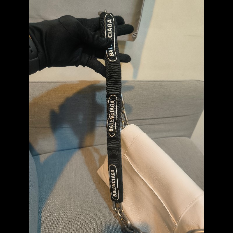 🔥年終狂降🔥【限時降價只到12/31（原26,800）】【8成新】㊣✨BALENCIAGA✨巴黎世家 白色 沙漏包 牛皮 鎖鏈 背帶 肩背包 腋下包/二手包/二手精品/保證正品🌳二手樹屋🌳-25