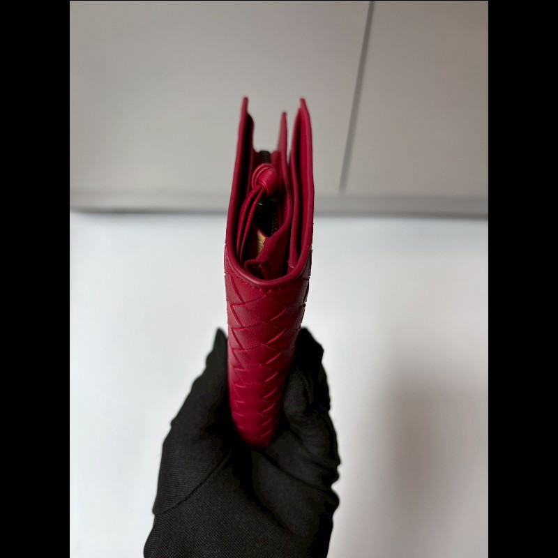 BV 紅皮編織有釦中夾-2