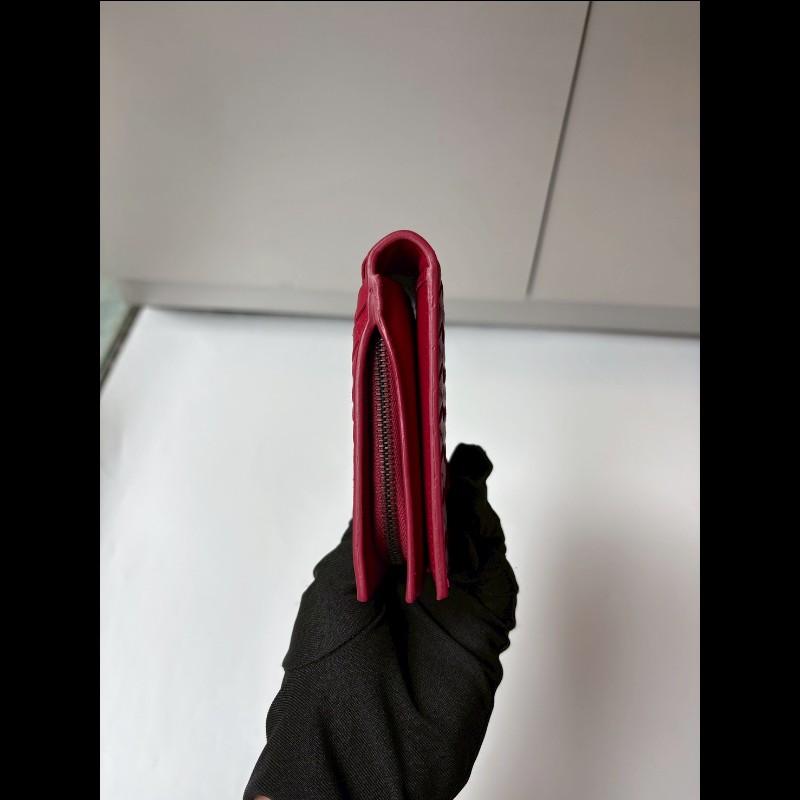 BV 紅皮編織有釦中夾-5