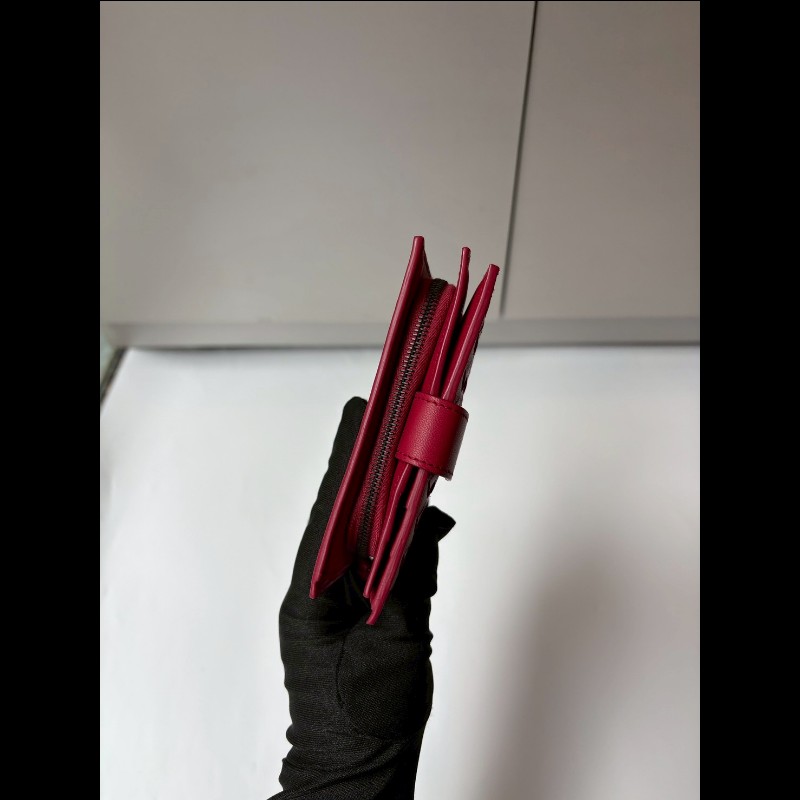 BV 紅皮編織有釦中夾-6