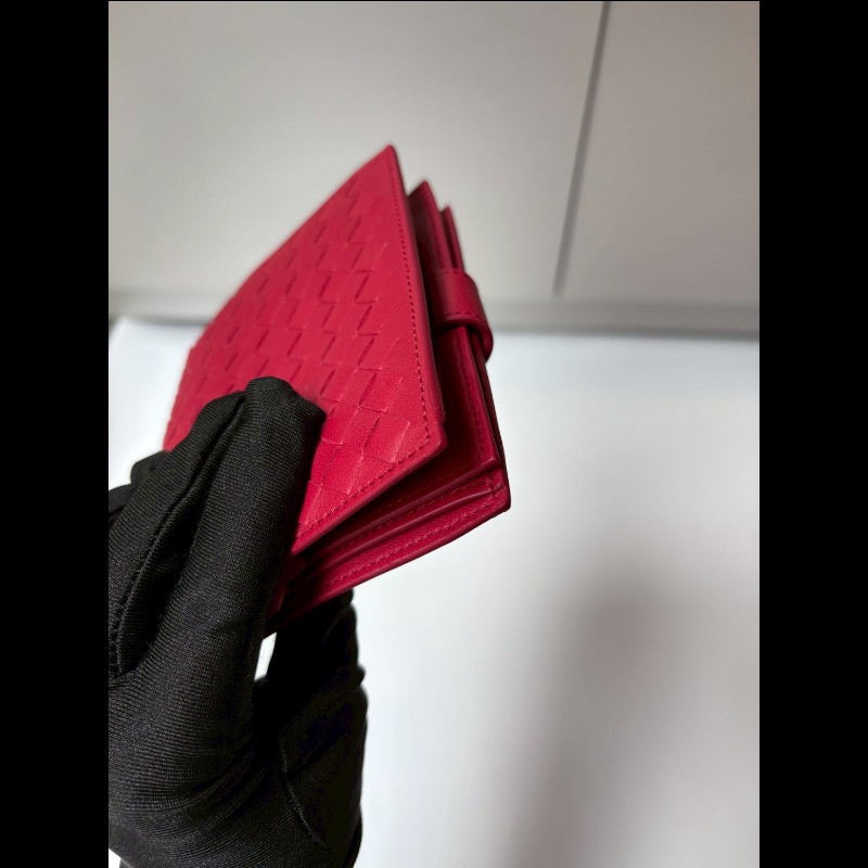 BV 紅皮編織有釦中夾-8