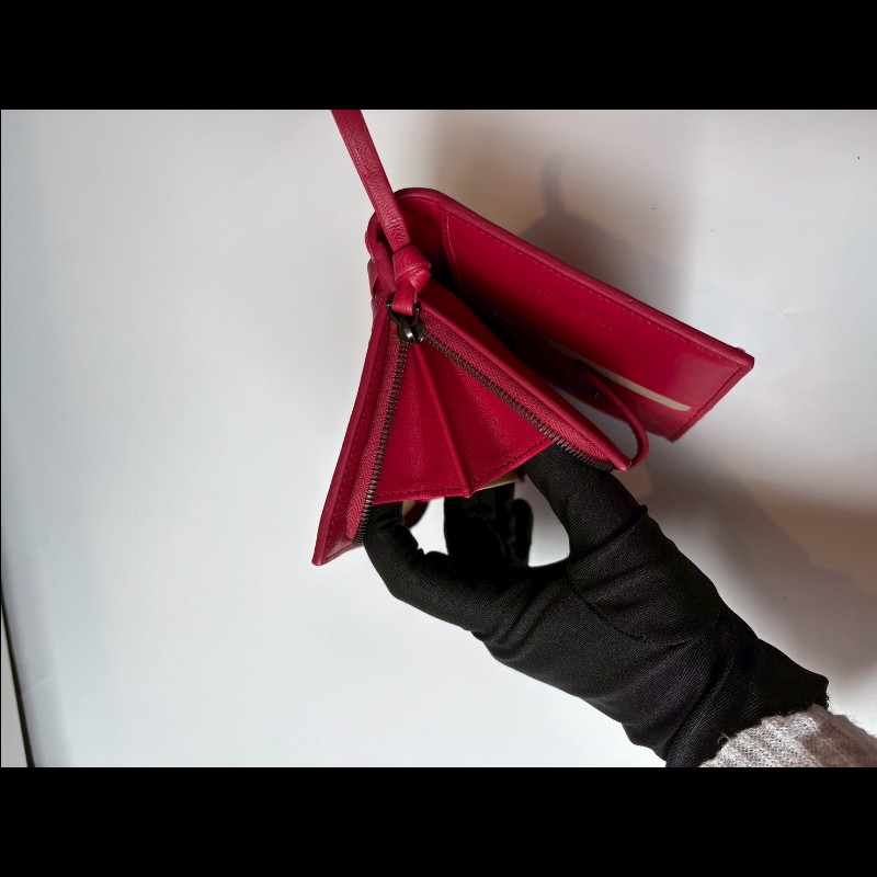 BV 紅皮編織有釦中夾-13