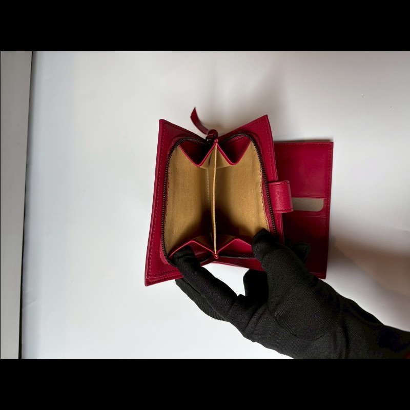 BV 紅皮編織有釦中夾-15