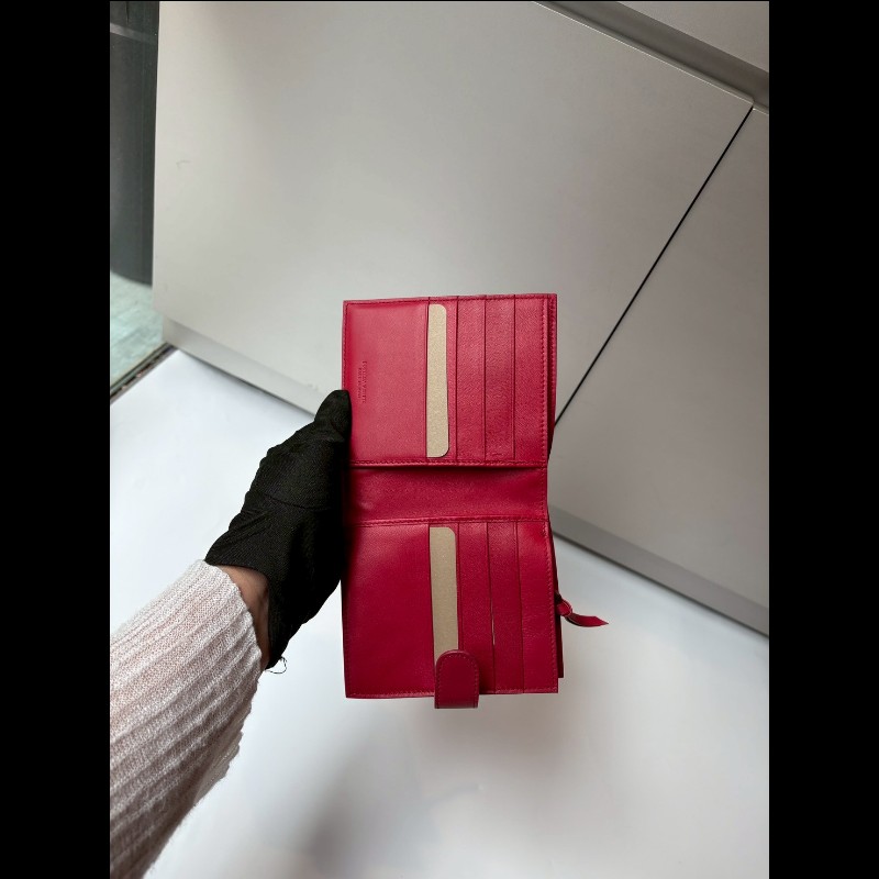 BV 紅皮編織有釦中夾-17